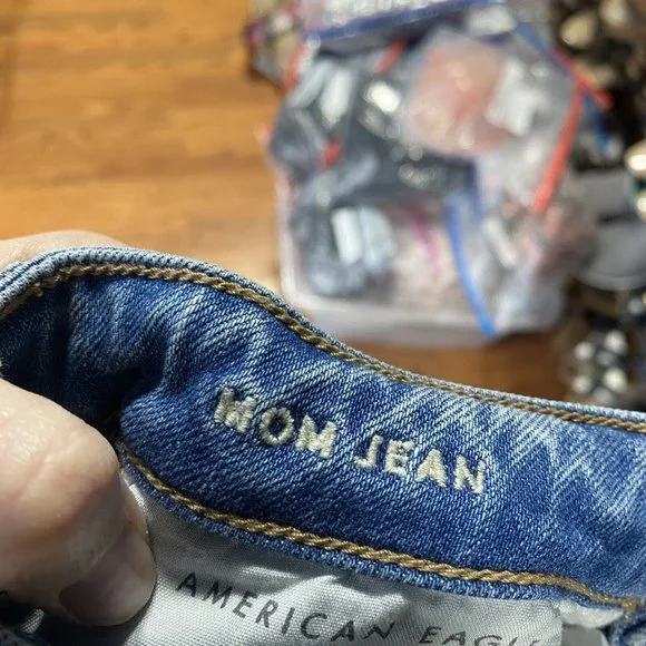 American Eagle jeans women’s 00 blue mom high rise denim distressed casual - Picture 7 of 7